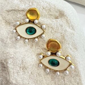 Green Eye Earrings Q1000